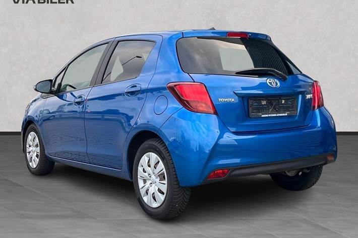 Blå Toyota Yaris fra 2017