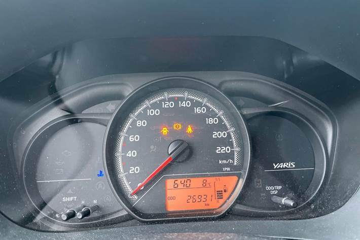 Blå Toyota Yaris fra 2017