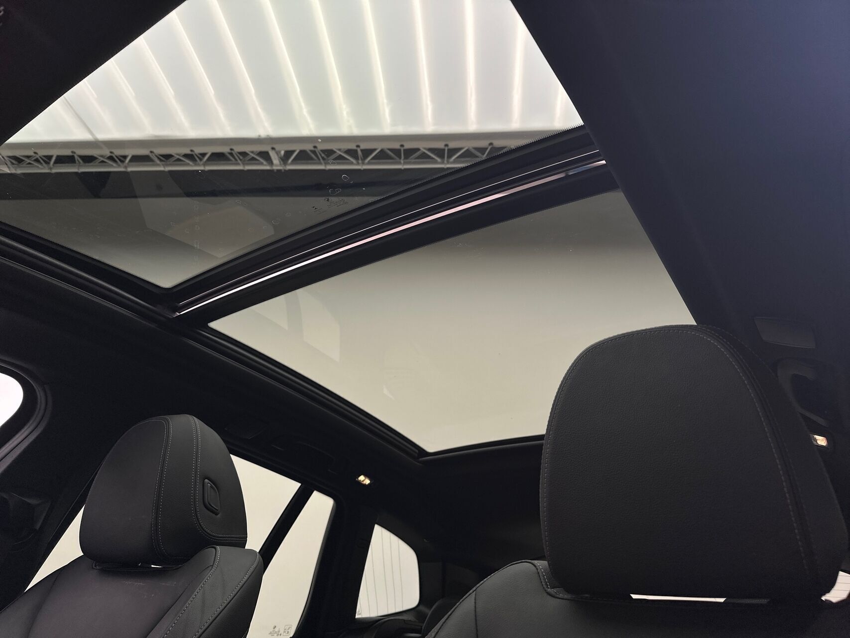 Grå BMW iX3 fra 2021