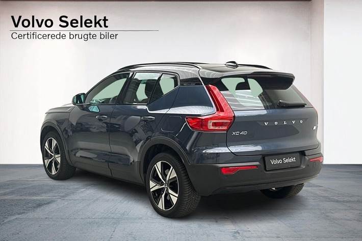Blå Volvo XC40 fra 2021