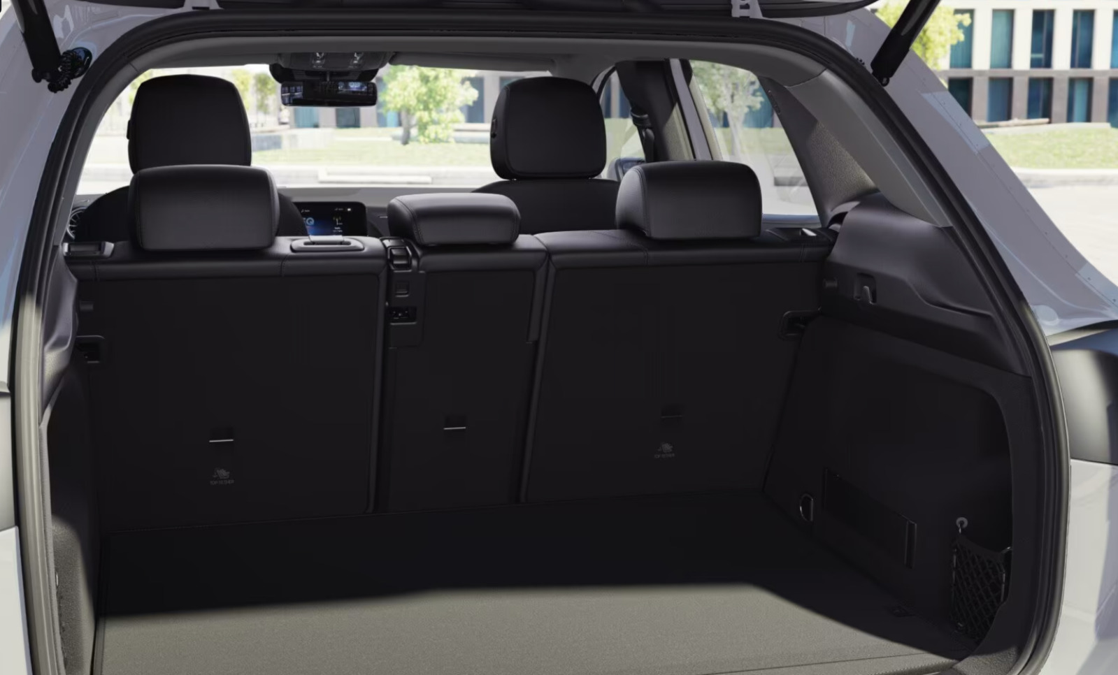 Hvid Mercedes EQA250+ fra 2024