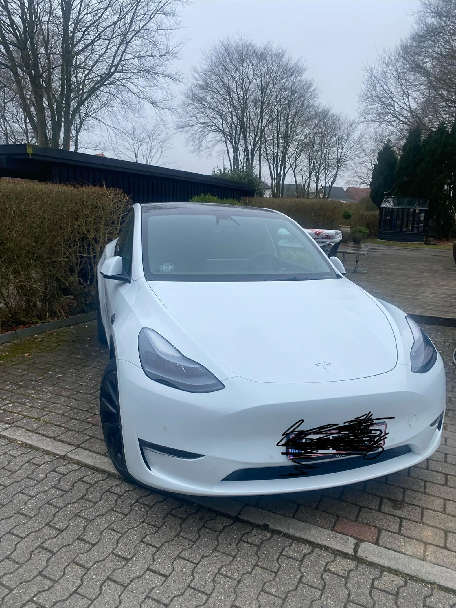 Tesla Model Y AWD 5d