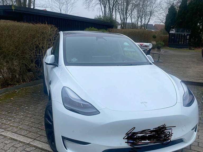 Tesla Model Y AWD 5d