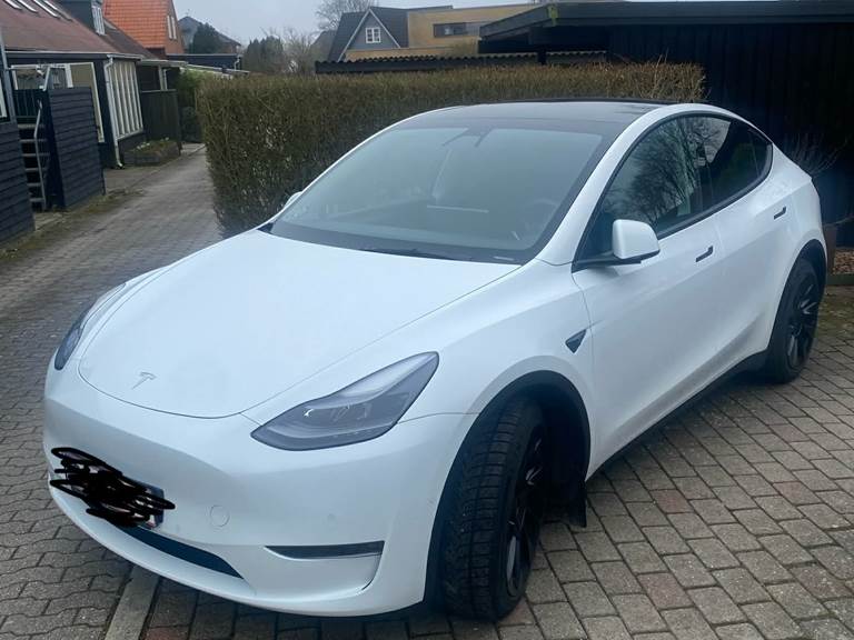 Tesla Model Y AWD 5d