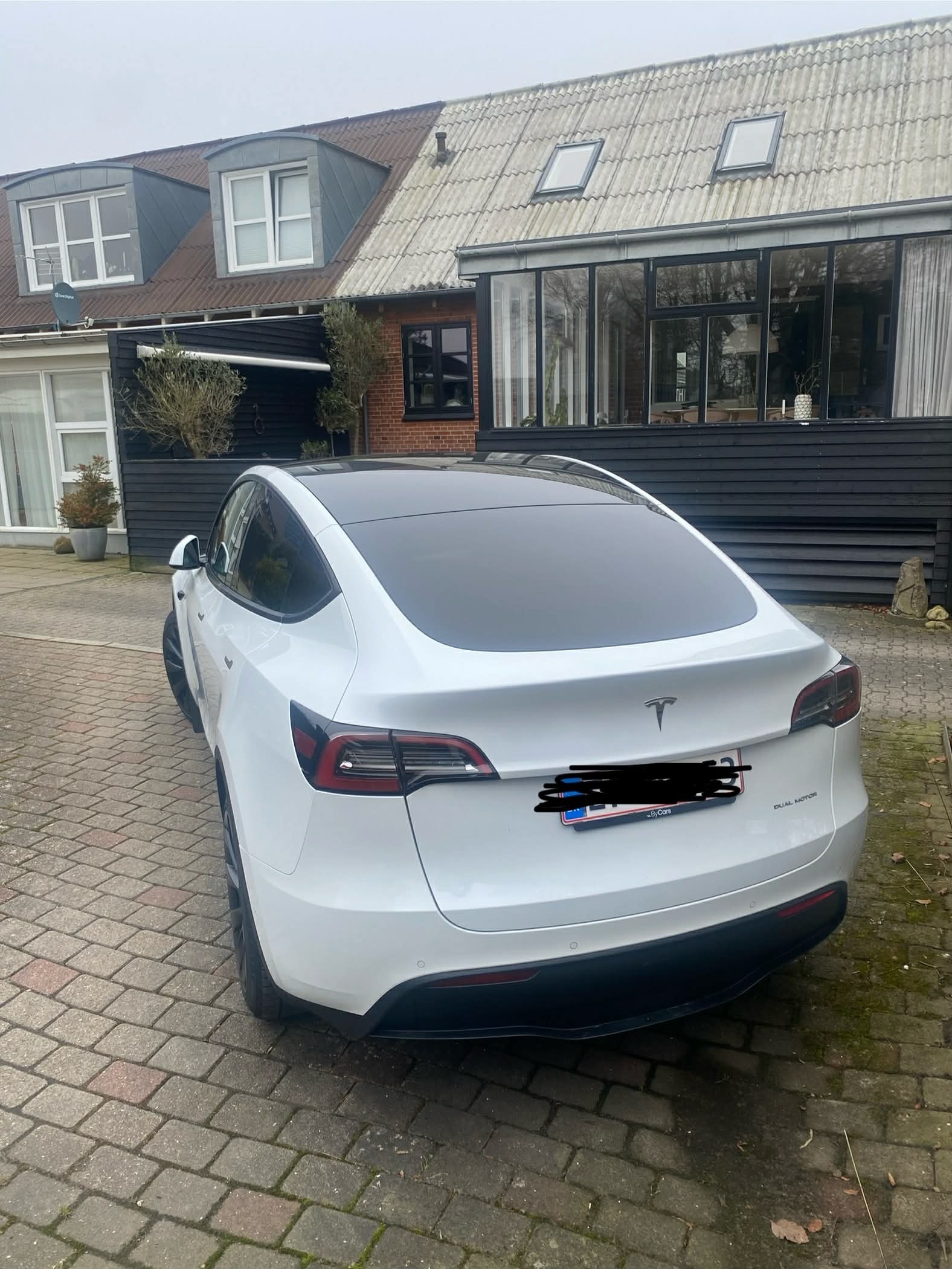 Tesla Model Y AWD 5d