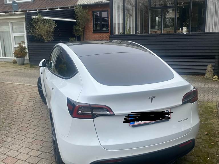 Tesla Model Y AWD 5d