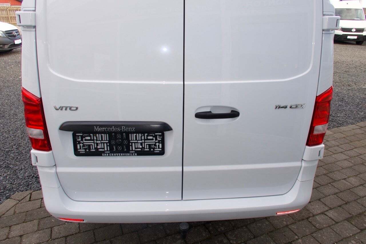 Hvid Mercedes Vito 114 fra 2024