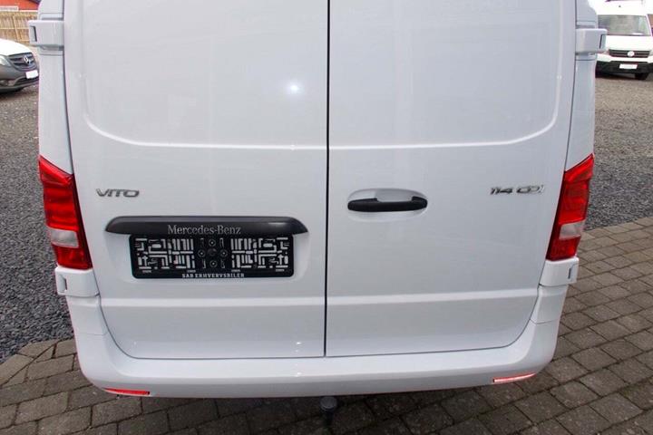 Hvid Mercedes Vito 114 fra 2024
