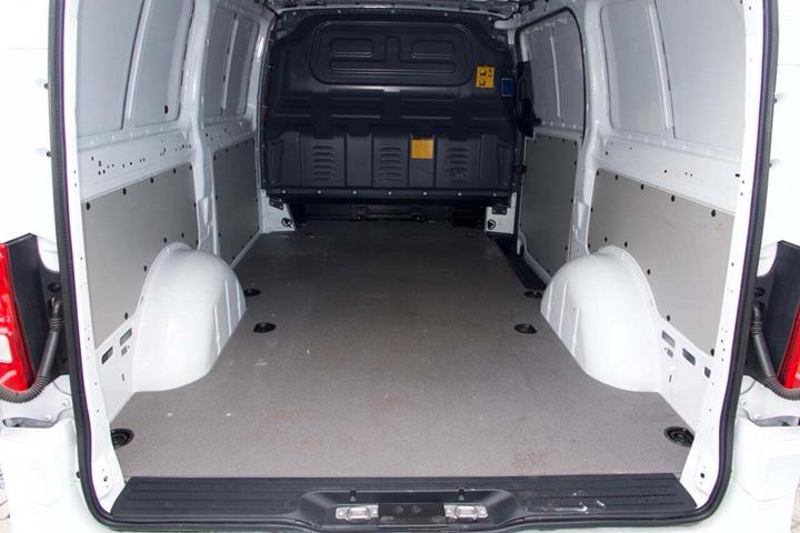 Hvid Mercedes Vito 114 fra 2024