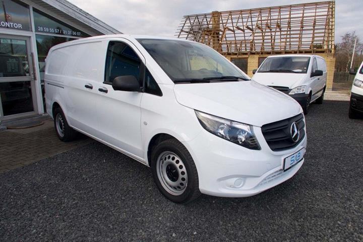 Hvid Mercedes Vito 114 fra 2024