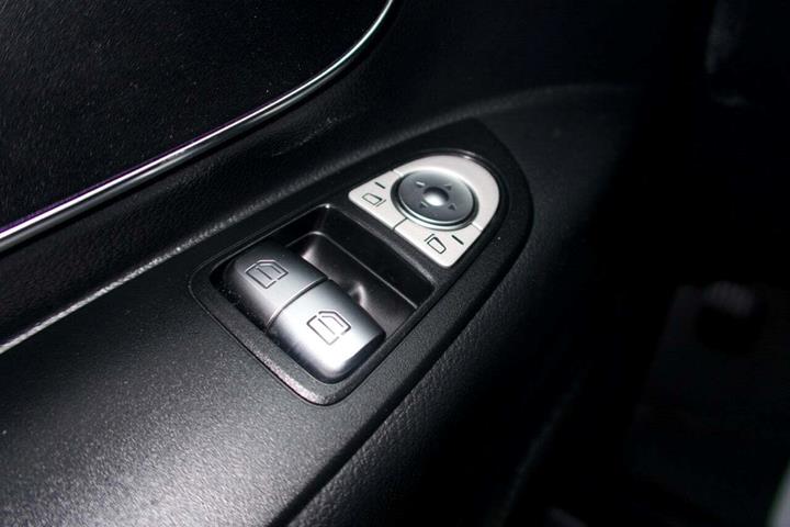 Hvid Mercedes Vito 114 fra 2024