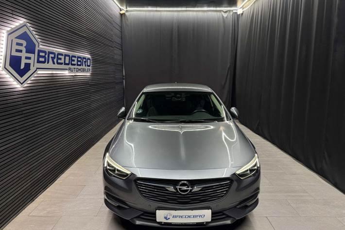 Grå Opel Insignia fra 2018