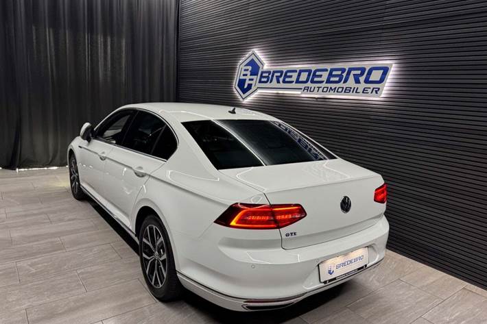 Hvid VW Passat fra 2018