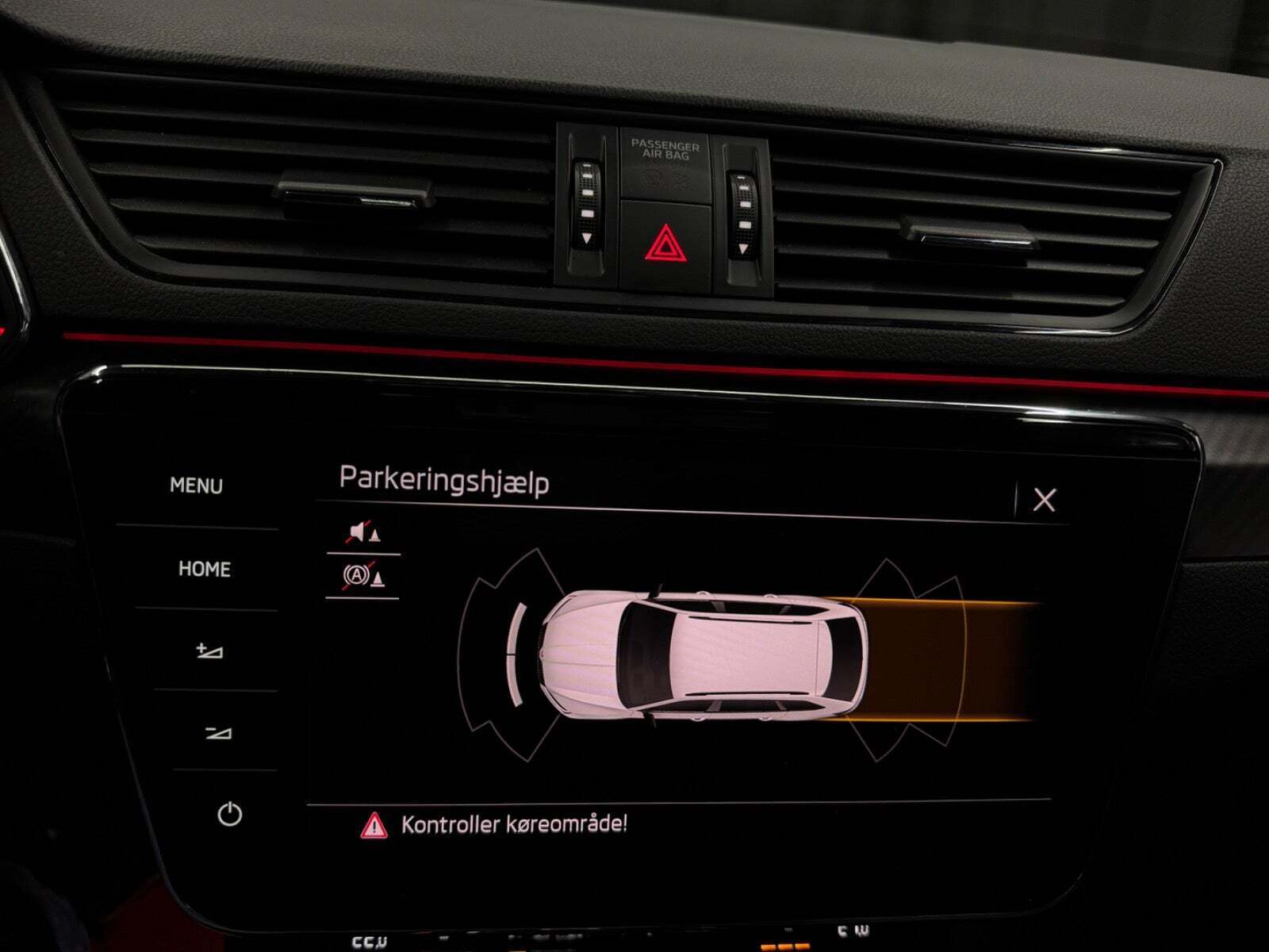 Grå Skoda Superb fra 2020