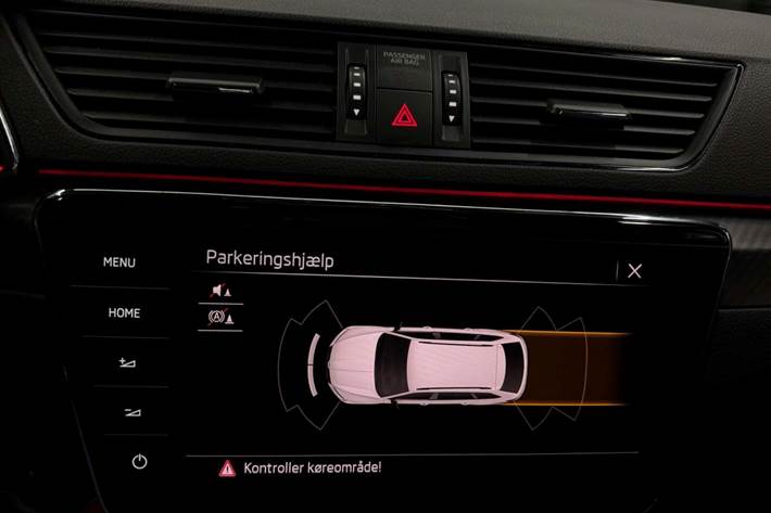 Grå Skoda Superb fra 2020