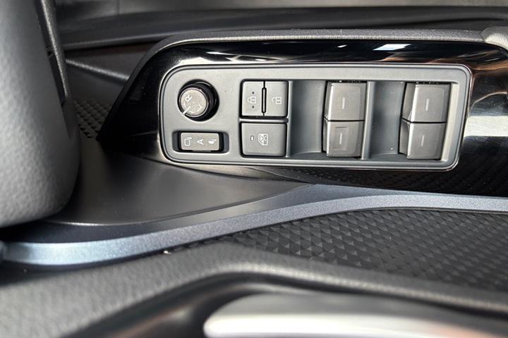 Grå Toyota C-HR fra 2020