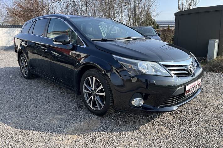 Sort Toyota Avensis fra 2014