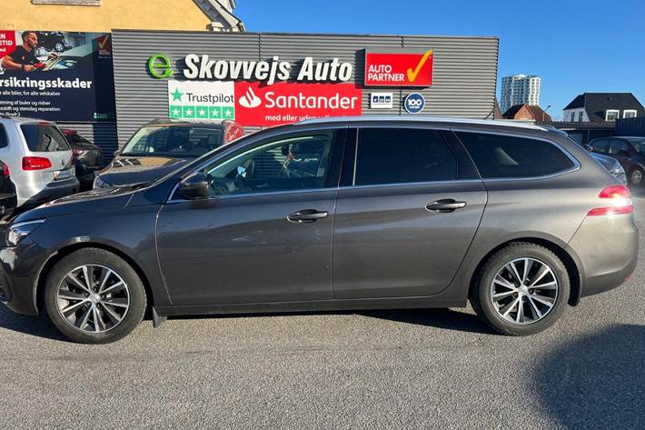 Grå Peugeot 308 fra 2019