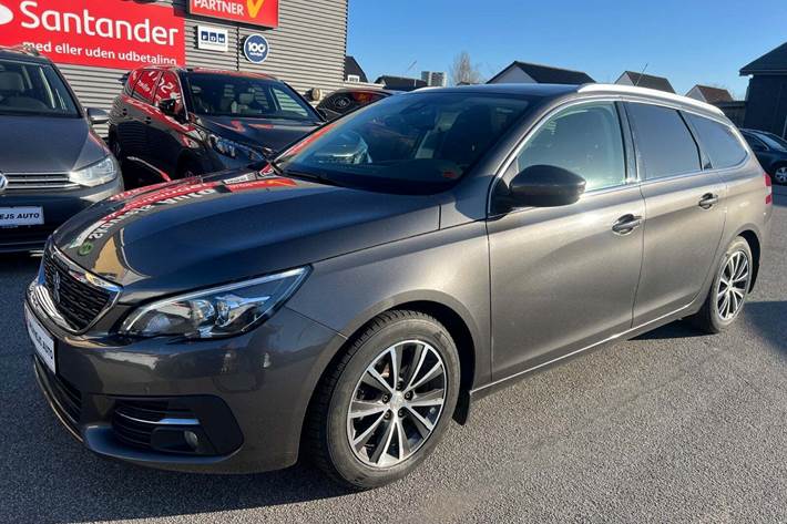 Grå Peugeot 308 fra 2019