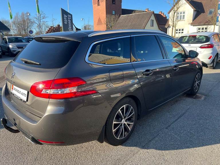 Peugeot 308 1,5 BlueHDi 130 Selection Sky SW