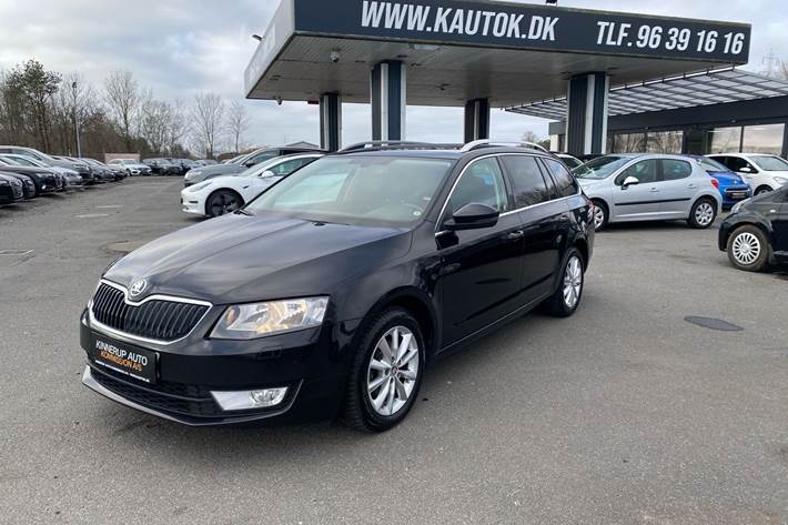 Sort Skoda Octavia fra 2015