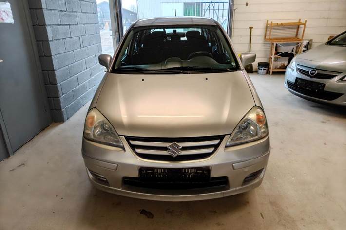 Gul Suzuki Liana fra 2006