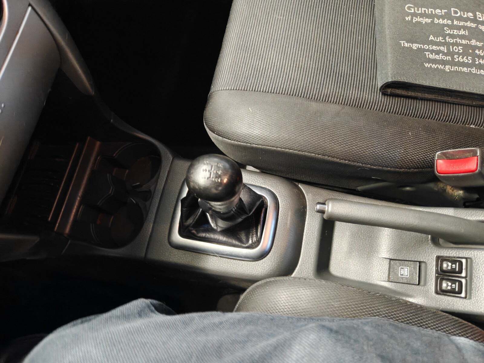 Gul Suzuki Liana fra 2006