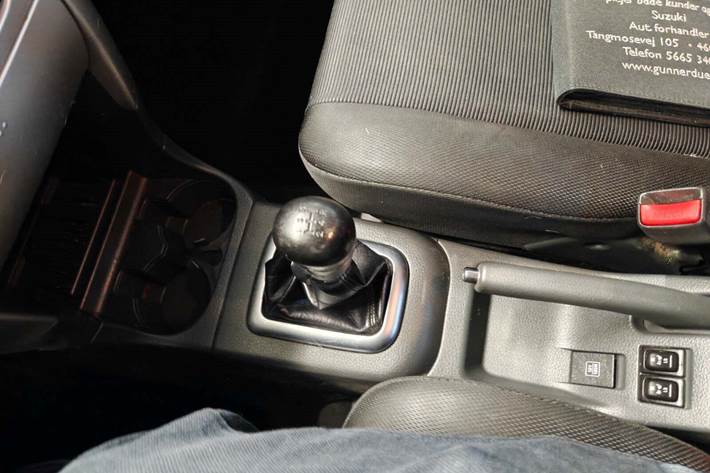 Gul Suzuki Liana fra 2006