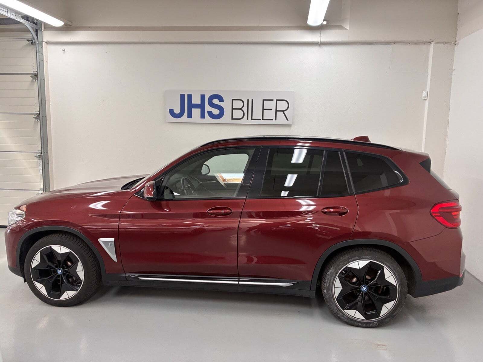 BMW iX3 Charged Plus