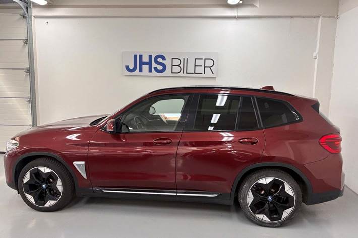 Rød BMW iX3 fra 2020