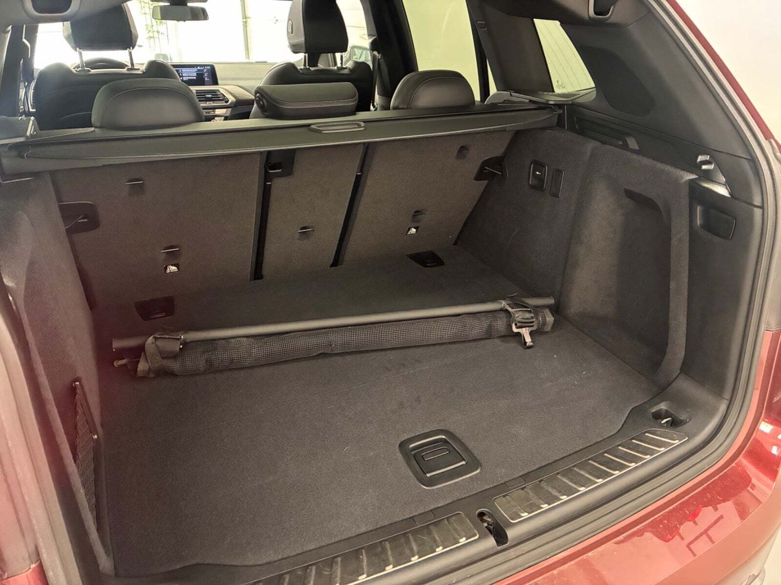 Rød BMW iX3 fra 2020