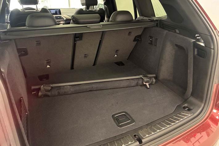 Rød BMW iX3 fra 2020