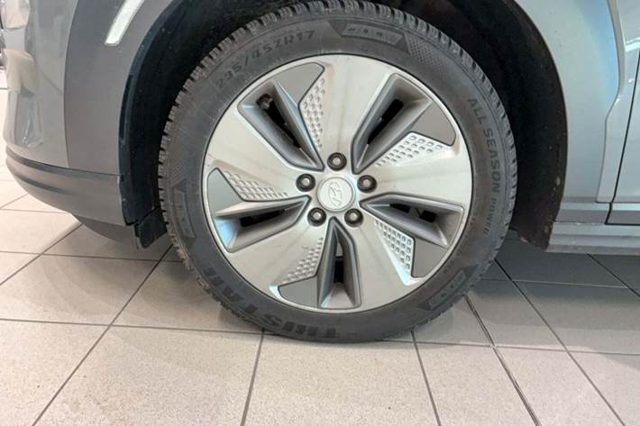 Grå Hyundai Kona fra 2019