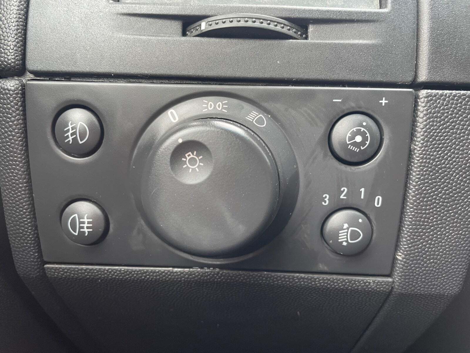 Blå Opel Meriva fra 2008