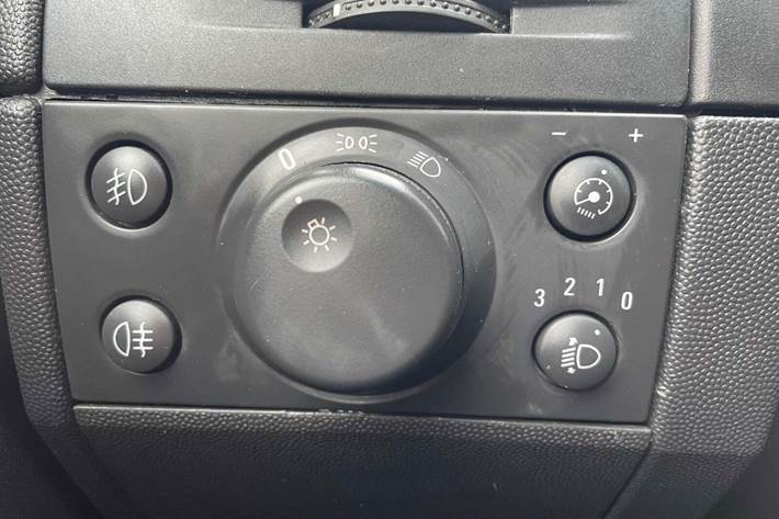 Blå Opel Meriva fra 2008