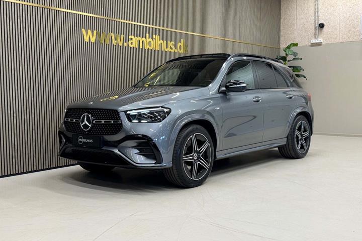 Grå Mercedes GLE350 de fra 2025 set udefra