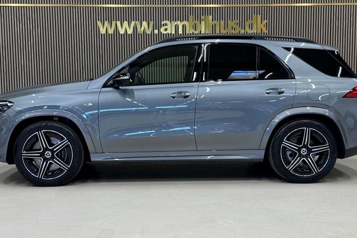 Grå Mercedes GLE350 de fra 2025