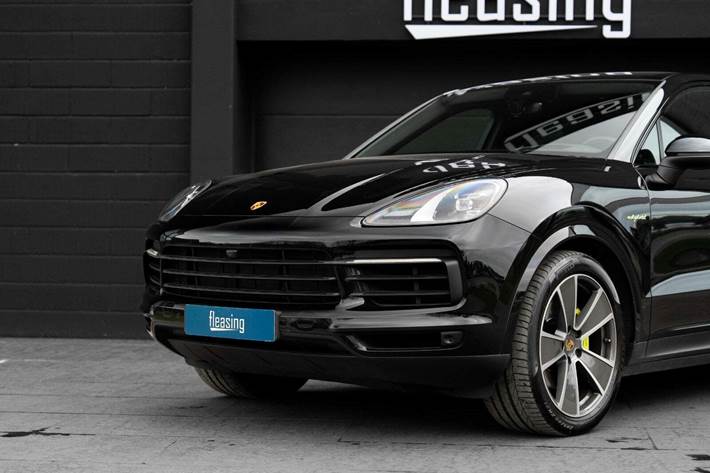 Sort Porsche Cayenne fra 2021