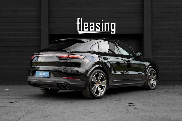 Sort Porsche Cayenne fra 2021