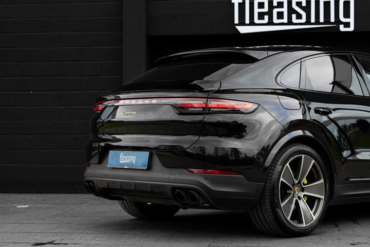 Sort Porsche Cayenne fra 2021
