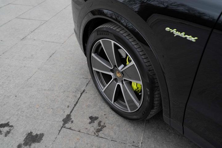 Sort Porsche Cayenne fra 2021