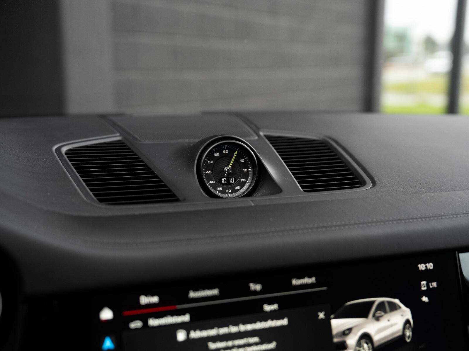 Sort Porsche Cayenne fra 2021
