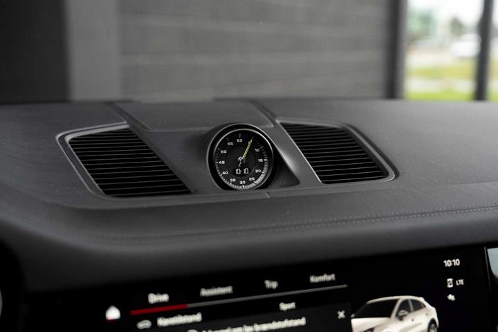 Sort Porsche Cayenne fra 2021