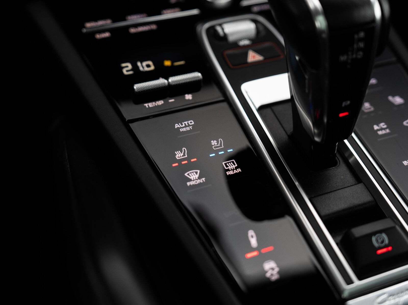 Sort Porsche Cayenne fra 2021