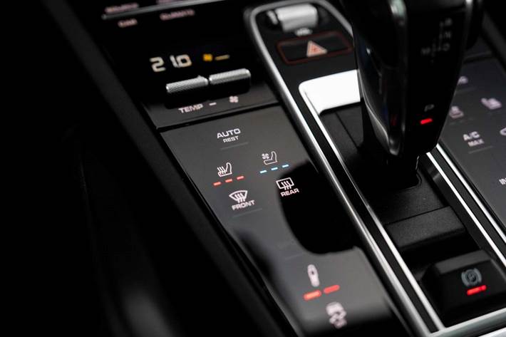 Sort Porsche Cayenne fra 2021