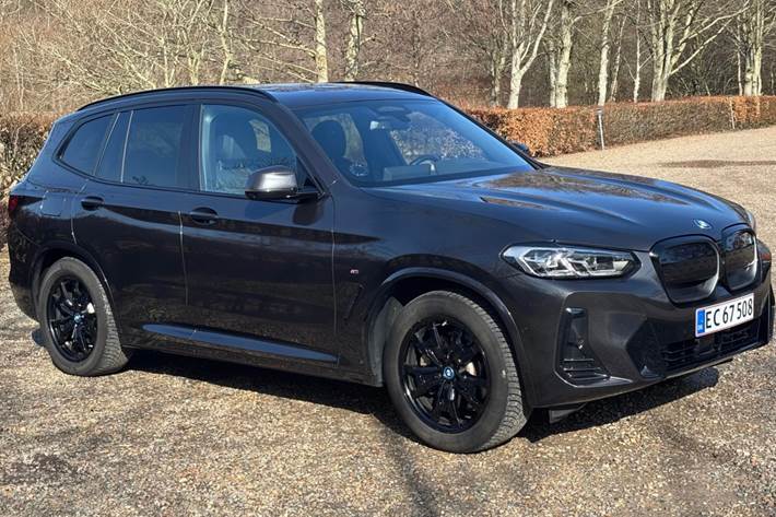 Grå BMW iX3 fra 2022