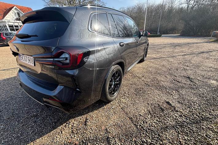 Grå BMW iX3 fra 2022