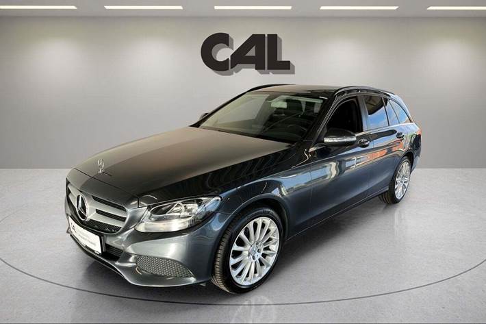 Grå Mercedes C200 fra 2015 set udefra