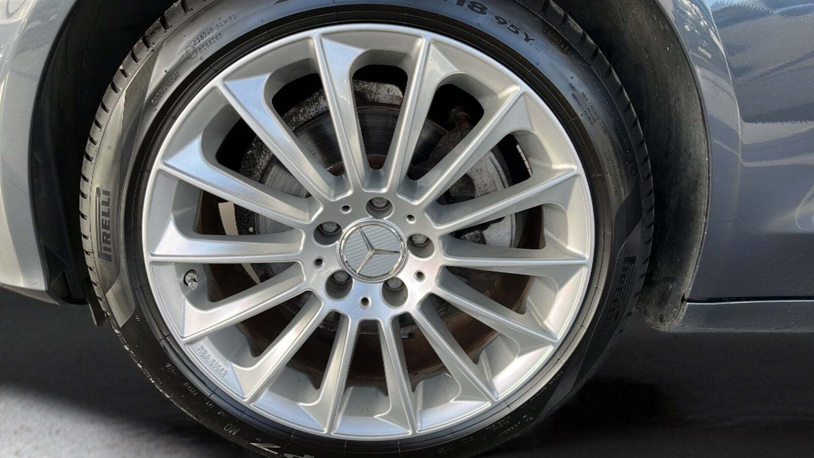 Grå Mercedes C200 fra 2015