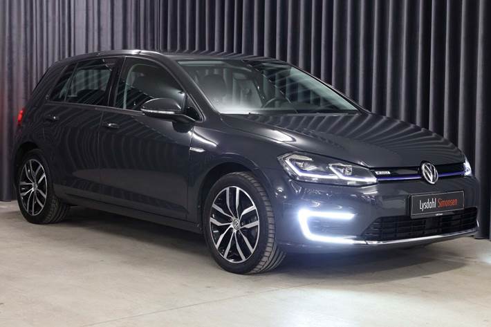 Grå VW e-Golf VII fra 2021